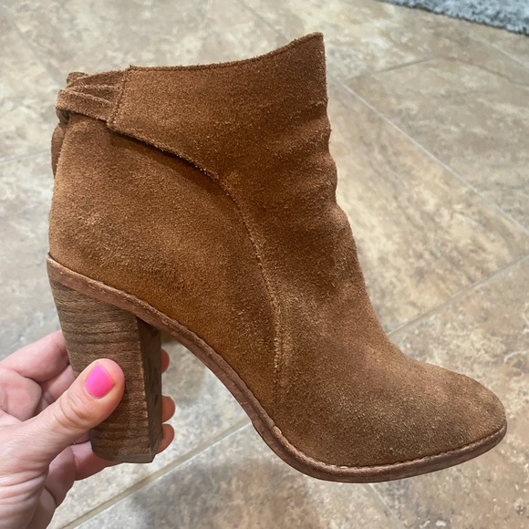 Vince Camuto booties with tassel - Picture 4 of 14